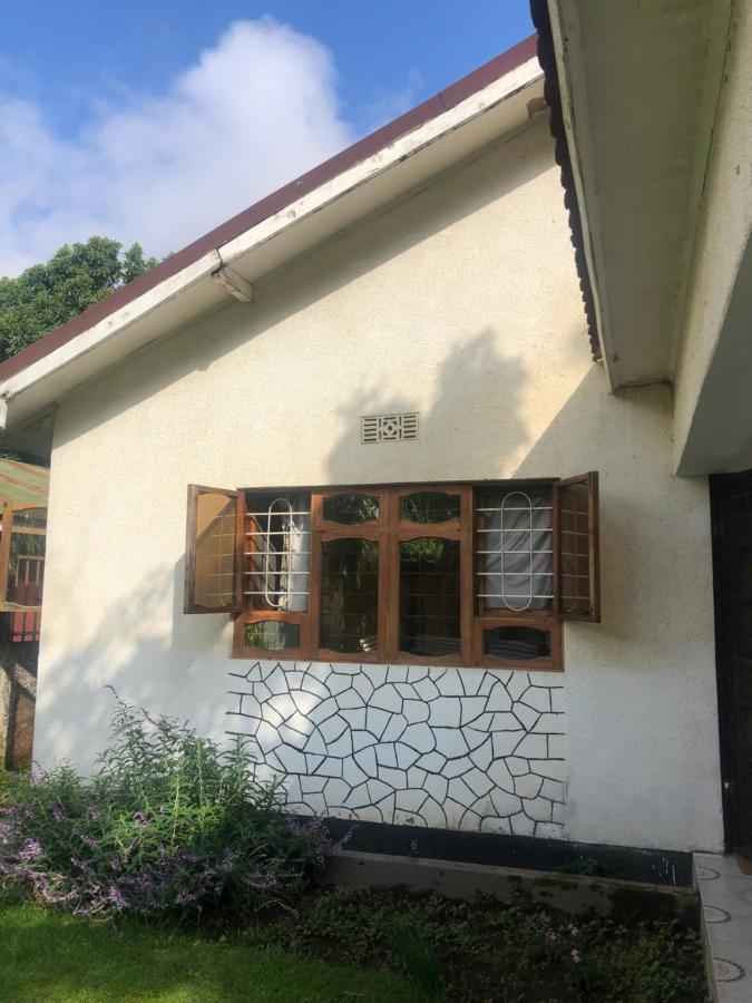 Bed and Breakfast Safari Adventures-House Arusha Esterno foto