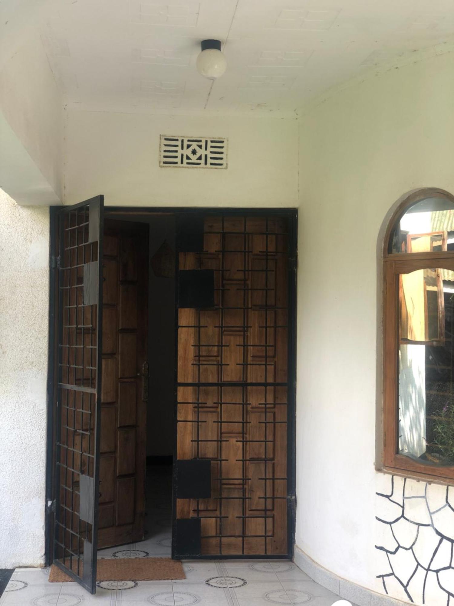 Bed and Breakfast Safari Adventures-House Arusha Esterno foto