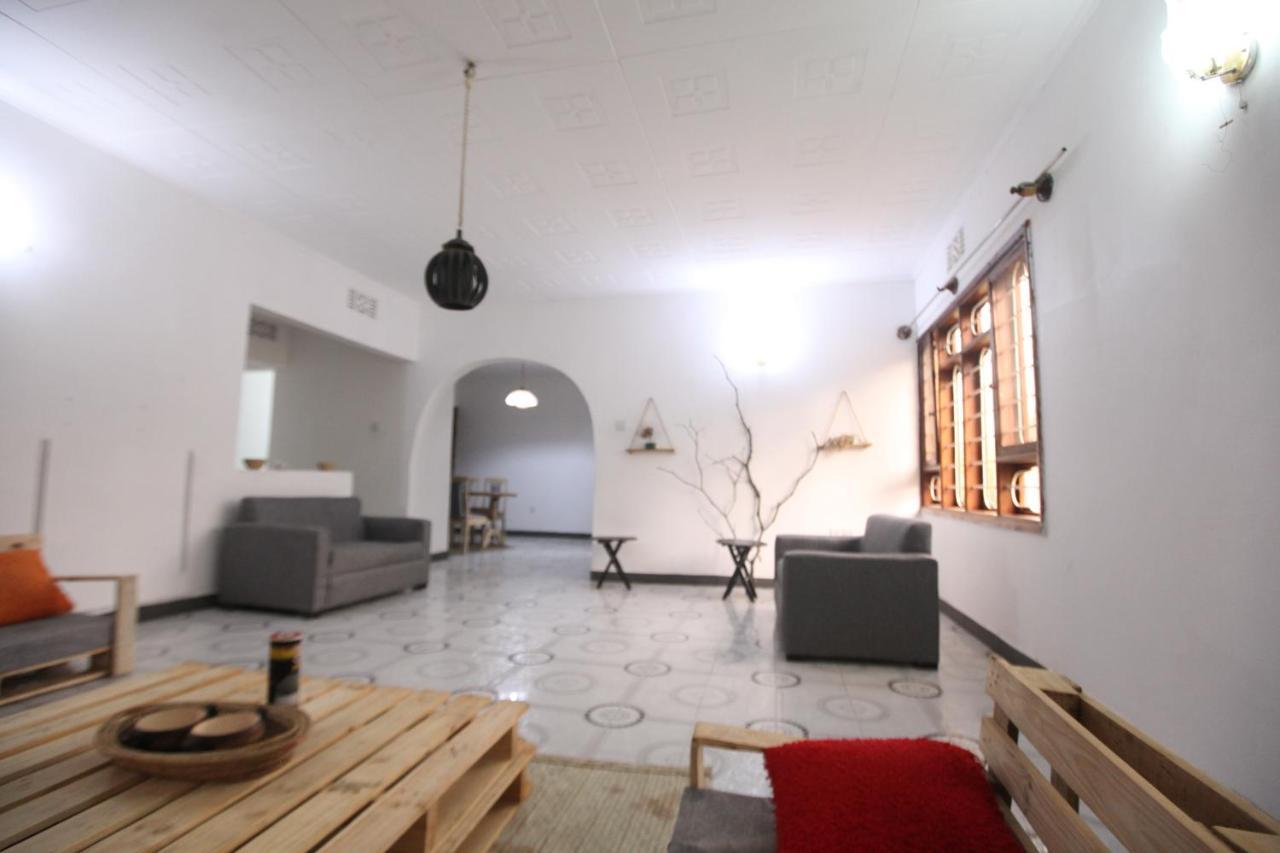 Bed and Breakfast Safari Adventures-House Arusha Esterno foto