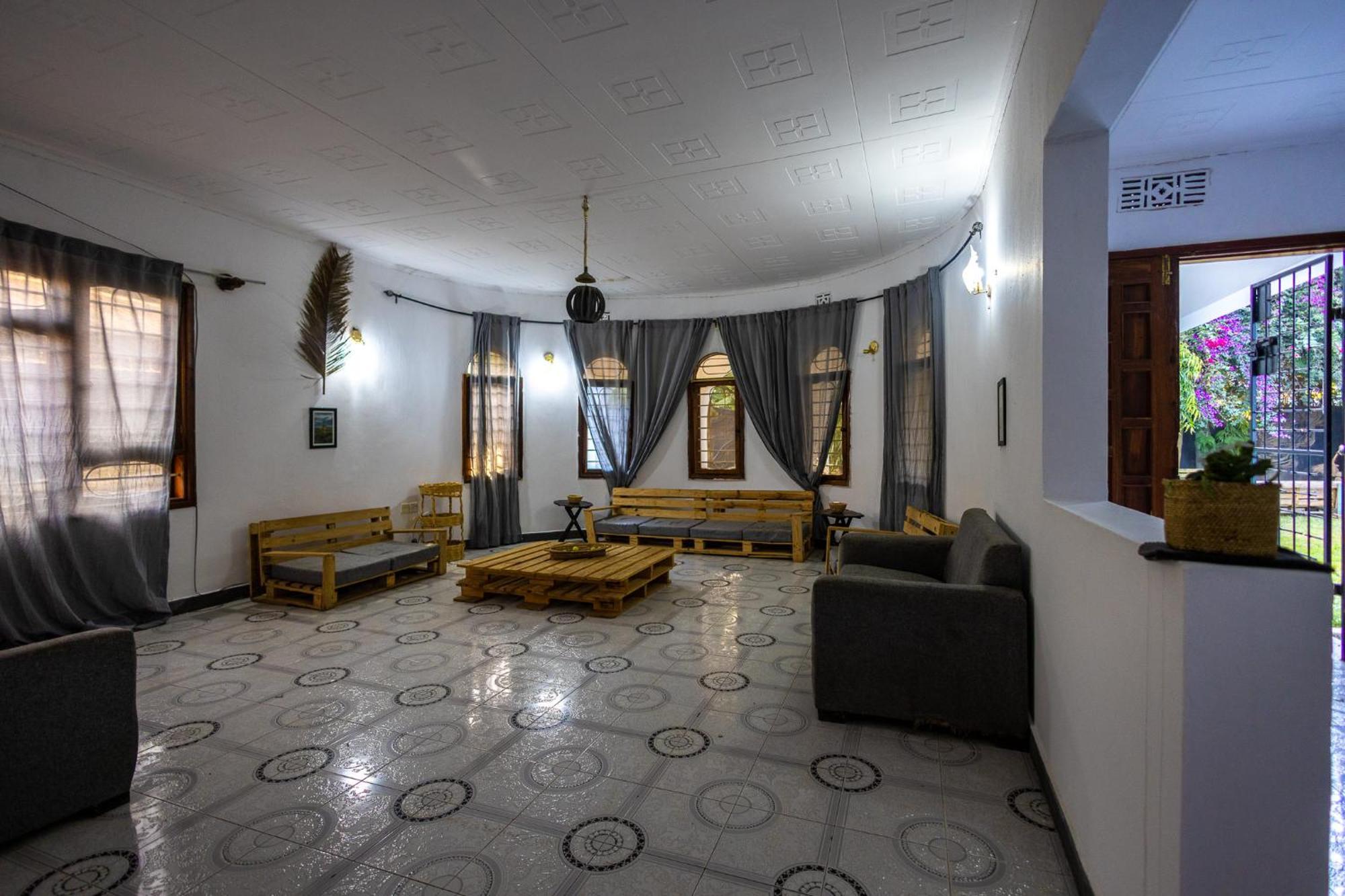 Bed and Breakfast Safari Adventures-House Arusha Esterno foto